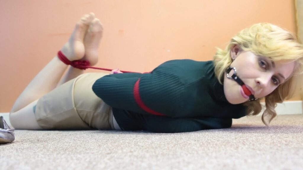 Snow in Red Ropes – Blackfoxbound Clip Store – Alt Girls Bound