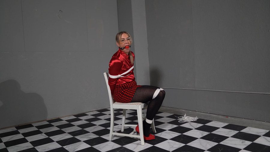5026 Layla in Buttoned up blouse Chairtied