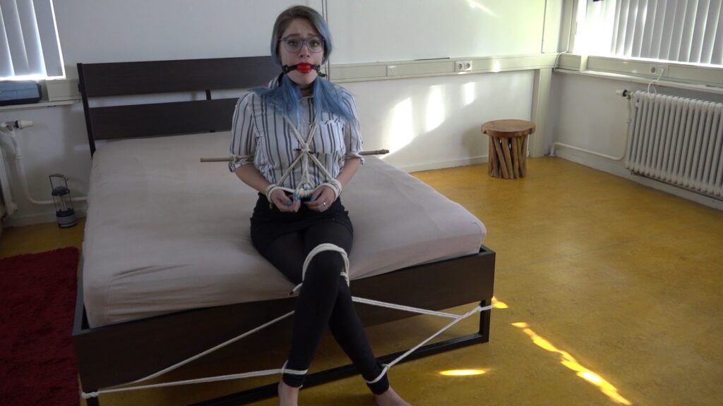 Luna Grey – Secretary Ballgagged HD – Restricting Ropes