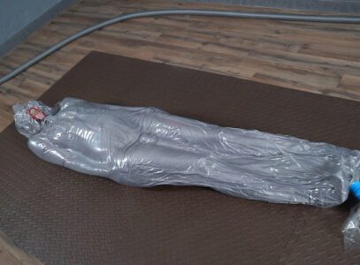 VACUUM DREAMS – Vacuum encased gray hiking bag with vibro